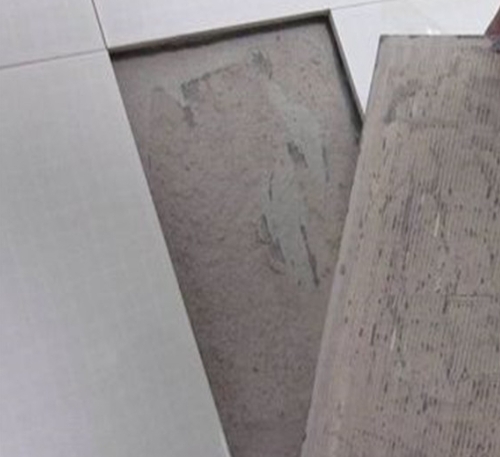 偃师瓷砖空鼓维修公司分享瓷砖铺贴时如果打浆（即涂抹在瓷砖背面和基层上的砂浆或瓷砖胶）过少，会带来以下问题